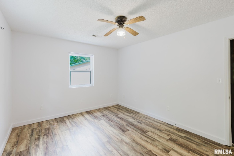 880 State Route 166, Creal Springs, Illinois 62922, 2 Bedrooms Bedrooms, 0 ,1 BathroomBathrooms,Residential,For Sale,State Route 166,0,RMAEB458449