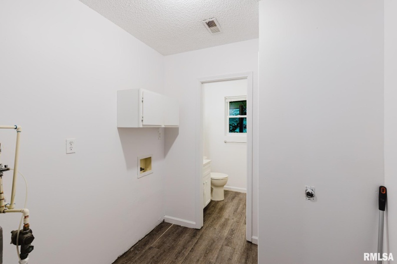 880 State Route 166, Creal Springs, Illinois 62922, 2 Bedrooms Bedrooms, 0 ,1 BathroomBathrooms,Residential,For Sale,State Route 166,0,RMAEB458449