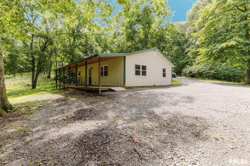 880 State Route 166, Creal Springs, Illinois 62922, 2 Bedrooms Bedrooms, 0 ,1 BathroomBathrooms,Residential,For Sale,State Route 166,0,RMAEB458449