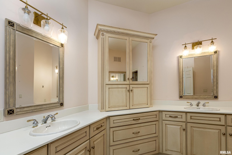 3115 Striegel Road, Carbondale, Illinois 62901, 4 Bedrooms Bedrooms, 0 ,3 BathroomsBathrooms,Residential,For Sale,Striegel,0,RMAEB456934