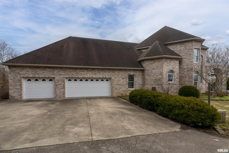 3115 Striegel Road, Carbondale, Illinois 62901, 4 Bedrooms Bedrooms, 0 ,3 BathroomsBathrooms,Residential,For Sale,Striegel,0,RMAEB456934
