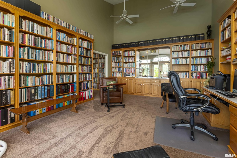 396 Lake Indian Hills Circle, Carbondale, Illinois 62902, 5 Bedrooms Bedrooms, 0 ,5 BathroomsBathrooms,Residential,For Sale,Lake Indian Hills,0,RMAEB453929