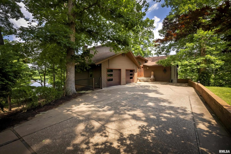 396 Lake Indian Hills Circle, Carbondale, Illinois 62902, 5 Bedrooms Bedrooms, 0 ,5 BathroomsBathrooms,Residential,For Sale,Lake Indian Hills,0,RMAEB453929