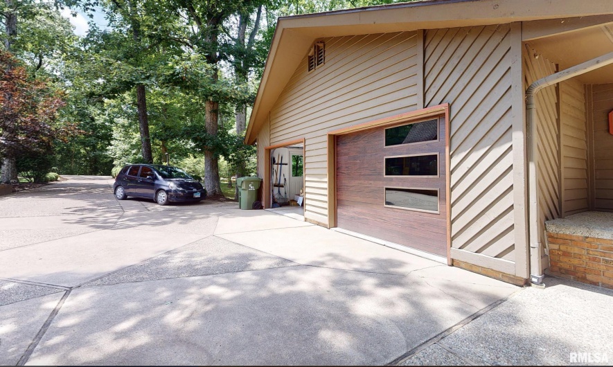 396 Lake Indian Hills Circle, Carbondale, Illinois 62902, 5 Bedrooms Bedrooms, 0 ,5 BathroomsBathrooms,Residential,For Sale,Lake Indian Hills,0,RMAEB453929