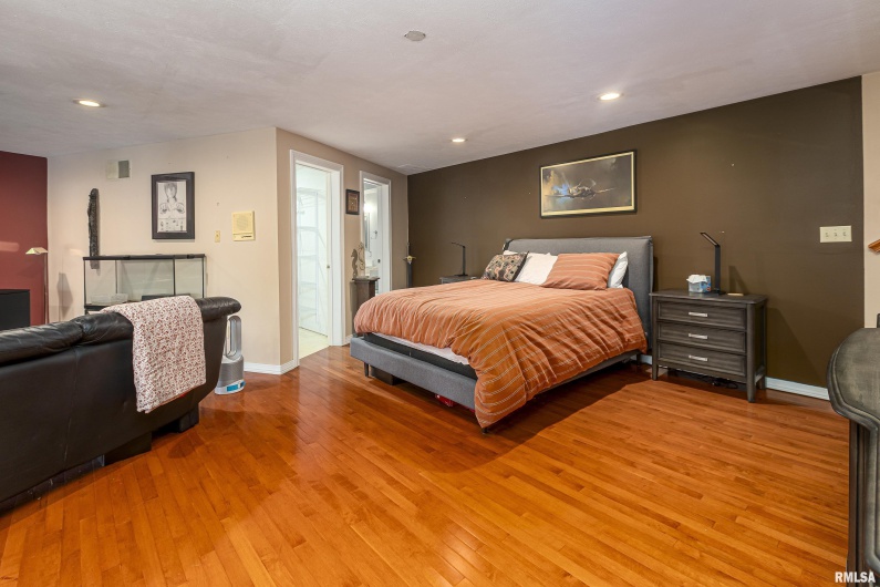 396 Lake Indian Hills Circle, Carbondale, Illinois 62902, 5 Bedrooms Bedrooms, 0 ,5 BathroomsBathrooms,Residential,For Sale,Lake Indian Hills,0,RMAEB453929