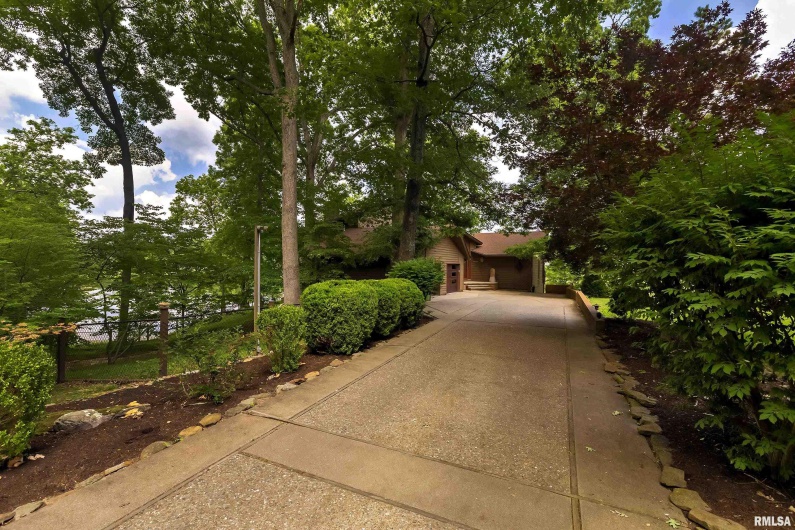 396 Lake Indian Hills Circle, Carbondale, Illinois 62902, 5 Bedrooms Bedrooms, 0 ,5 BathroomsBathrooms,Residential,For Sale,Lake Indian Hills,0,RMAEB453929
