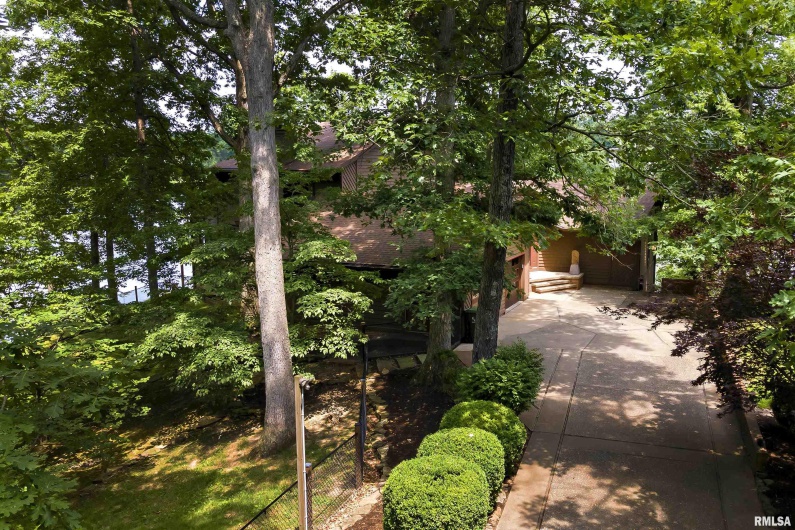 396 Lake Indian Hills Circle, Carbondale, Illinois 62902, 5 Bedrooms Bedrooms, 0 ,5 BathroomsBathrooms,Residential,For Sale,Lake Indian Hills,0,RMAEB453929
