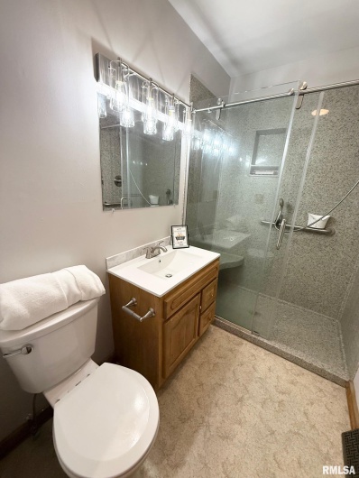 101 KIM Street, DeSoto, Illinois 62924, 3 Bedrooms Bedrooms, 0 ,1 BathroomBathrooms,Residential,For Sale,KIM,0,RMAQC4264481