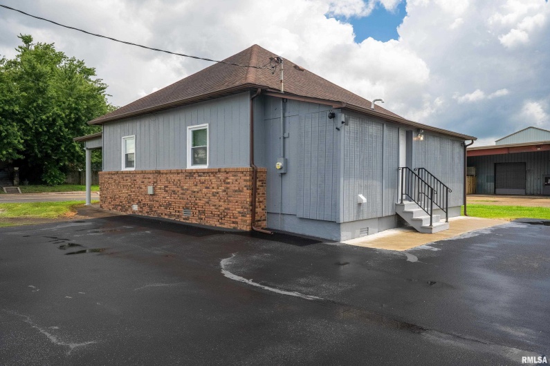 1020 COURT Street, Marion, Illinois 62959, 0 , 0 ,0,Commercial Sale,For Sale,COURT,0,RMAQC4264497