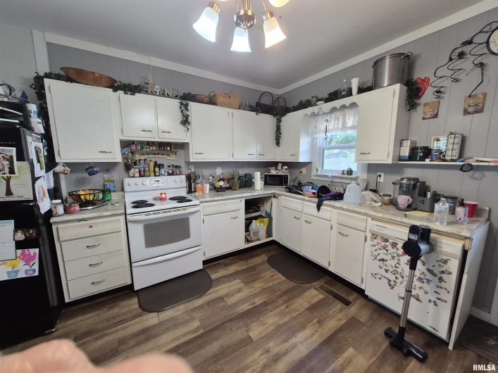 110 PARK Street, Harrisburg, Illinois 62946, 2 Bedrooms Bedrooms, 0 ,1 BathroomBathrooms,Residential,For Sale,PARK,0,RMAEB458459