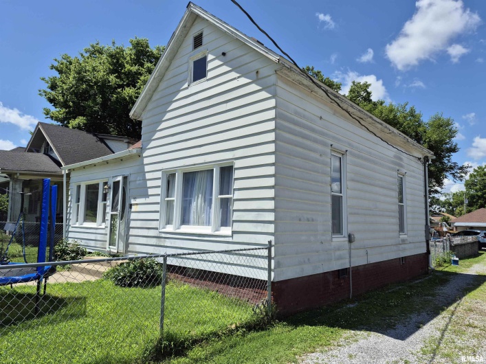 110 PARK Street, Harrisburg, Illinois 62946, 2 Bedrooms Bedrooms, 0 ,1 BathroomBathrooms,Residential,For Sale,PARK,0,RMAEB458459