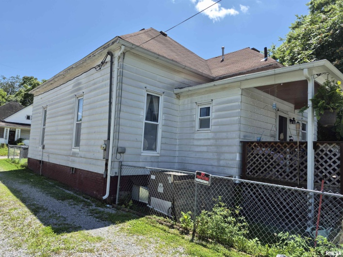 110 PARK Street, Harrisburg, Illinois 62946, 2 Bedrooms Bedrooms, 0 ,1 BathroomBathrooms,Residential,For Sale,PARK,0,RMAEB458459