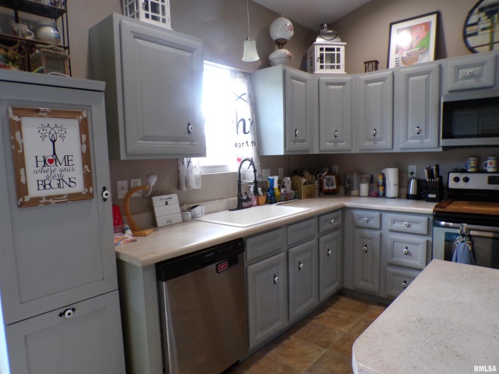 1821 MARK Drive, Sparta, Illinois 62286, 3 Bedrooms Bedrooms, 0 ,2 BathroomsBathrooms,Residential,For Sale,MARK,0,RMAEB458460