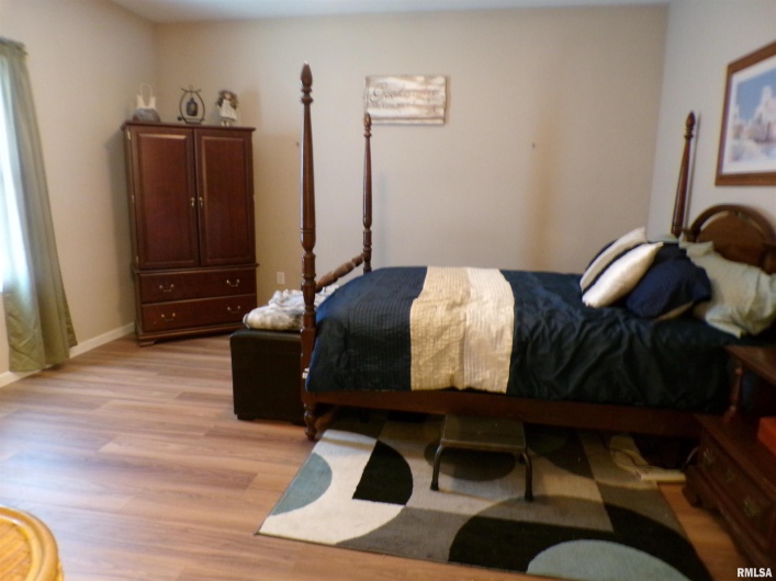 1821 MARK Drive, Sparta, Illinois 62286, 3 Bedrooms Bedrooms, 0 ,2 BathroomsBathrooms,Residential,For Sale,MARK,0,RMAEB458460