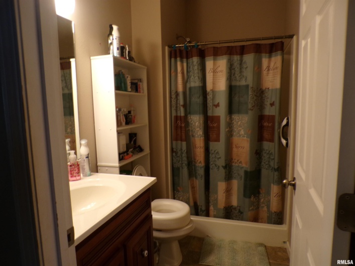 1821 MARK Drive, Sparta, Illinois 62286, 3 Bedrooms Bedrooms, 0 ,2 BathroomsBathrooms,Residential,For Sale,MARK,0,RMAEB458460