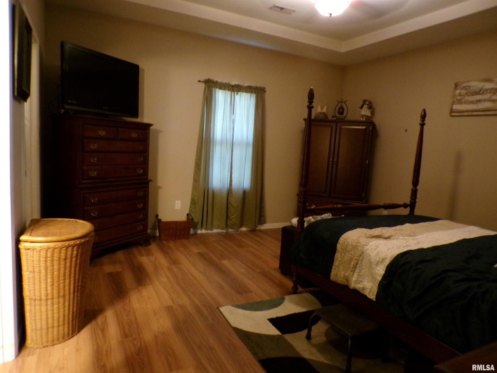 1821 MARK Drive, Sparta, Illinois 62286, 3 Bedrooms Bedrooms, 0 ,2 BathroomsBathrooms,Residential,For Sale,MARK,0,RMAEB458460