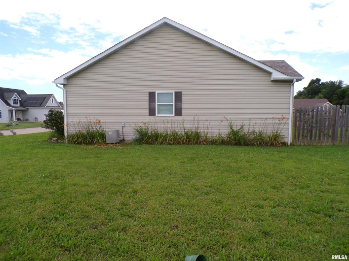 1821 MARK Drive, Sparta, Illinois 62286, 3 Bedrooms Bedrooms, 0 ,2 BathroomsBathrooms,Residential,For Sale,MARK,0,RMAEB458460