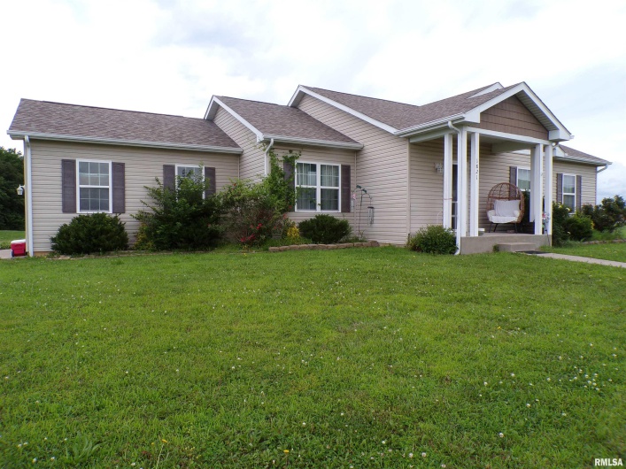 1821 MARK Drive, Sparta, Illinois 62286, 3 Bedrooms Bedrooms, 0 ,2 BathroomsBathrooms,Residential,For Sale,MARK,0,RMAEB458460