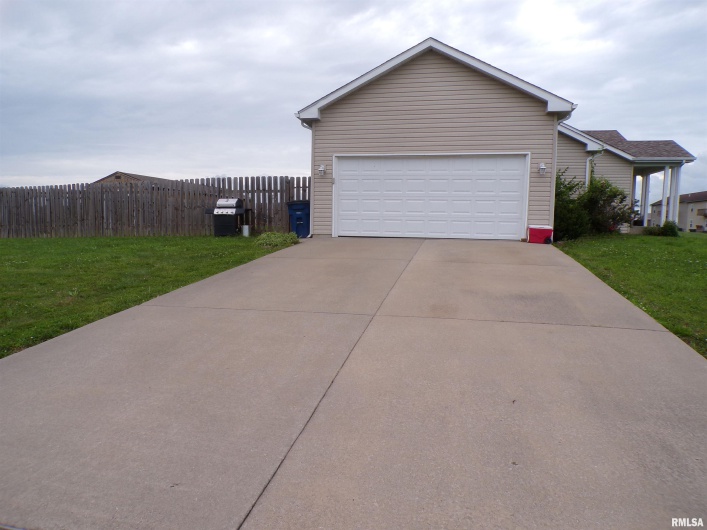 1821 MARK Drive, Sparta, Illinois 62286, 3 Bedrooms Bedrooms, 0 ,2 BathroomsBathrooms,Residential,For Sale,MARK,0,RMAEB458460