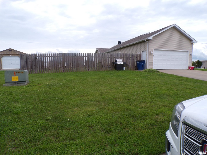 1821 MARK Drive, Sparta, Illinois 62286, 3 Bedrooms Bedrooms, 0 ,2 BathroomsBathrooms,Residential,For Sale,MARK,0,RMAEB458460