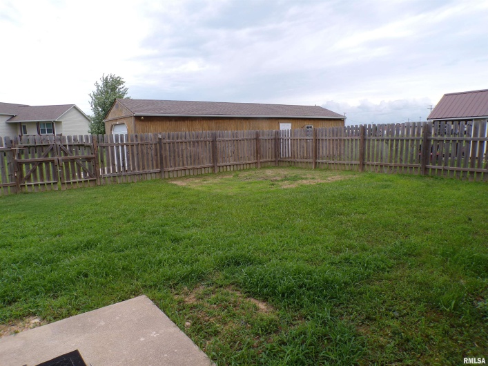 1821 MARK Drive, Sparta, Illinois 62286, 3 Bedrooms Bedrooms, 0 ,2 BathroomsBathrooms,Residential,For Sale,MARK,0,RMAEB458460
