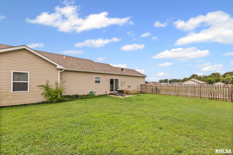 1821 MARK Drive, Sparta, Illinois 62286, 3 Bedrooms Bedrooms, 0 ,2 BathroomsBathrooms,Residential,For Sale,MARK,0,RMAEB458460