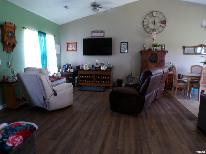 1821 MARK Drive, Sparta, Illinois 62286, 3 Bedrooms Bedrooms, 0 ,2 BathroomsBathrooms,Residential,For Sale,MARK,0,RMAEB458460