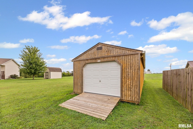 1821 MARK Drive, Sparta, Illinois 62286, 3 Bedrooms Bedrooms, 0 ,2 BathroomsBathrooms,Residential,For Sale,MARK,0,RMAEB458460