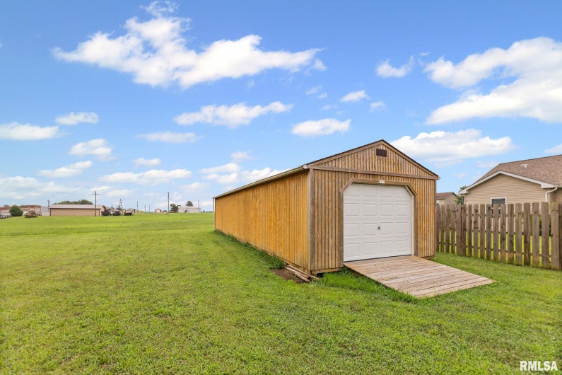 1821 MARK Drive, Sparta, Illinois 62286, 3 Bedrooms Bedrooms, 0 ,2 BathroomsBathrooms,Residential,For Sale,MARK,0,RMAEB458460