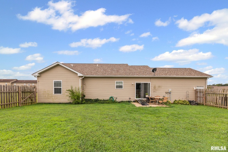 1821 MARK Drive, Sparta, Illinois 62286, 3 Bedrooms Bedrooms, 0 ,2 BathroomsBathrooms,Residential,For Sale,MARK,0,RMAEB458460