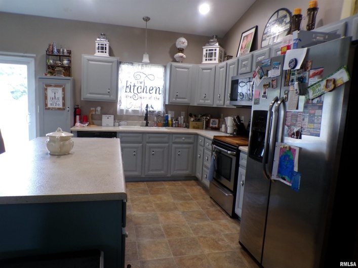 1821 MARK Drive, Sparta, Illinois 62286, 3 Bedrooms Bedrooms, 0 ,2 BathroomsBathrooms,Residential,For Sale,MARK,0,RMAEB458460