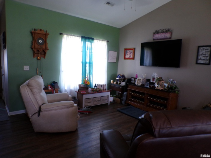 1821 MARK Drive, Sparta, Illinois 62286, 3 Bedrooms Bedrooms, 0 ,2 BathroomsBathrooms,Residential,For Sale,MARK,0,RMAEB458460