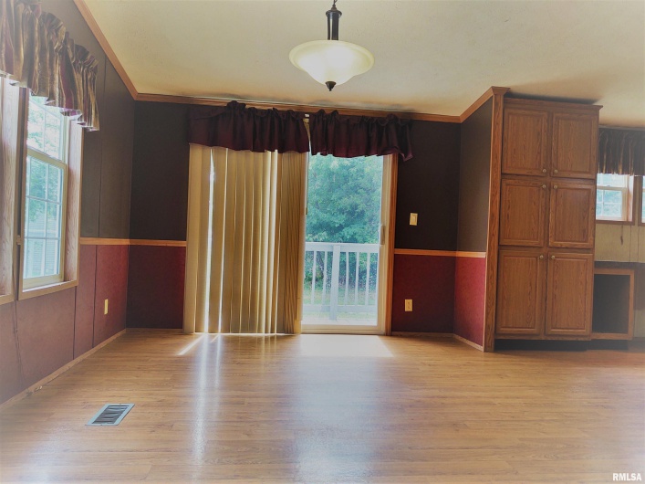 201 ROYAL Street, Goreville, Illinois 62939, 3 Bedrooms Bedrooms, 0 ,2 BathroomsBathrooms,Residential,For Sale,ROYAL,0,RMAEB455004