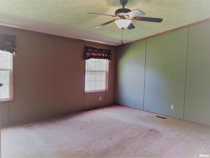 201 ROYAL Street, Goreville, Illinois 62939, 3 Bedrooms Bedrooms, 0 ,2 BathroomsBathrooms,Residential,For Sale,ROYAL,0,RMAEB455004