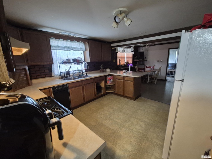 405 SHAW Street, Harrisburg, Illinois 62946, 4 Bedrooms Bedrooms, 0 ,2 BathroomsBathrooms,Residential,For Sale,SHAW,0,RMAEB458472