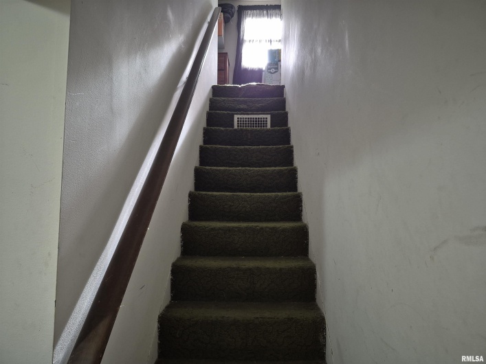 405 SHAW Street, Harrisburg, Illinois 62946, 4 Bedrooms Bedrooms, 0 ,2 BathroomsBathrooms,Residential,For Sale,SHAW,0,RMAEB458472