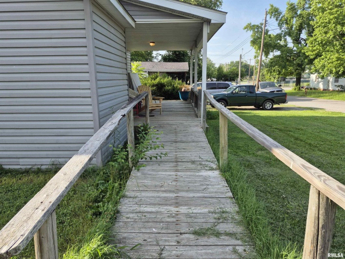 405 SHAW Street, Harrisburg, Illinois 62946, 4 Bedrooms Bedrooms, 0 ,2 BathroomsBathrooms,Residential,For Sale,SHAW,0,RMAEB458472