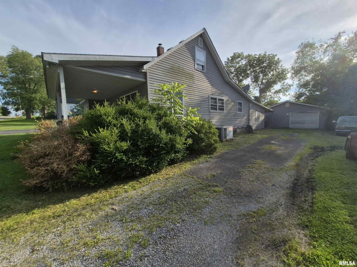 405 SHAW Street, Harrisburg, Illinois 62946, 4 Bedrooms Bedrooms, 0 ,2 BathroomsBathrooms,Residential,For Sale,SHAW,0,RMAEB458472