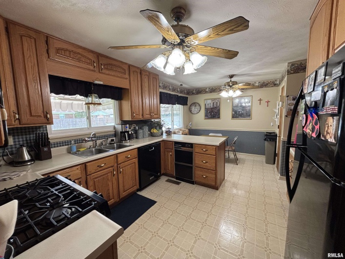 49 Jon Street, Metropolis, Illinois 62960, 5 Bedrooms Bedrooms, 0 ,3 BathroomsBathrooms,Residential,For Sale,Jon,0,RMAEB458473