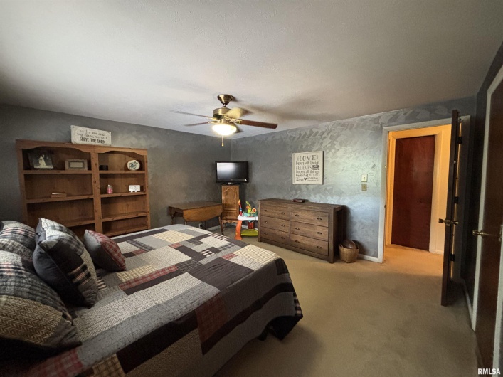 49 Jon Street, Metropolis, Illinois 62960, 5 Bedrooms Bedrooms, 0 ,3 BathroomsBathrooms,Residential,For Sale,Jon,0,RMAEB458473