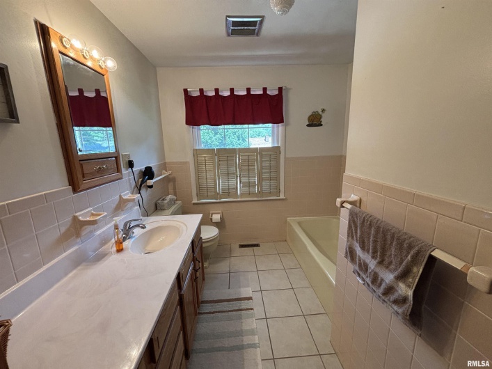 49 Jon Street, Metropolis, Illinois 62960, 5 Bedrooms Bedrooms, 0 ,3 BathroomsBathrooms,Residential,For Sale,Jon,0,RMAEB458473