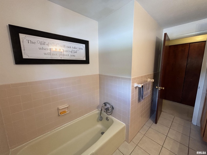 49 Jon Street, Metropolis, Illinois 62960, 5 Bedrooms Bedrooms, 0 ,3 BathroomsBathrooms,Residential,For Sale,Jon,0,RMAEB458473