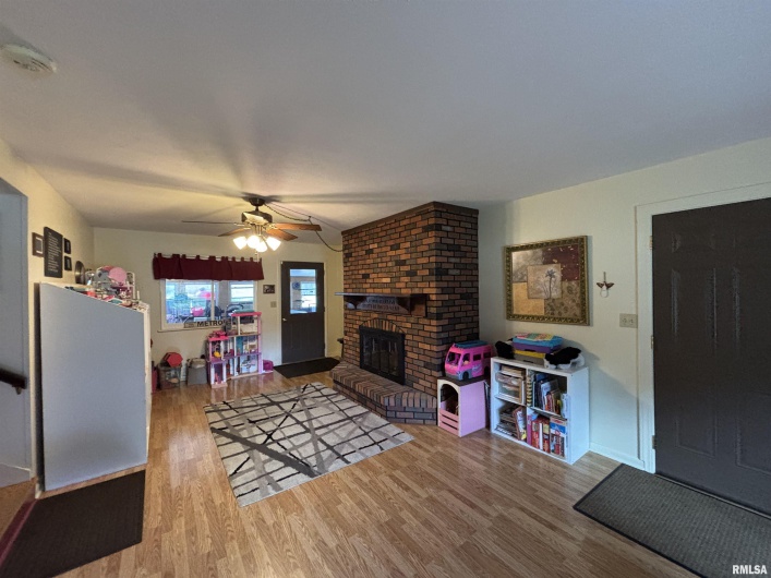 49 Jon Street, Metropolis, Illinois 62960, 5 Bedrooms Bedrooms, 0 ,3 BathroomsBathrooms,Residential,For Sale,Jon,0,RMAEB458473