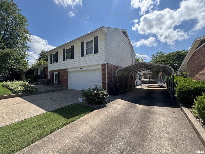 49 Jon Street, Metropolis, Illinois 62960, 5 Bedrooms Bedrooms, 0 ,3 BathroomsBathrooms,Residential,For Sale,Jon,0,RMAEB458473