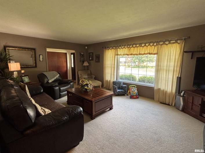 49 Jon Street, Metropolis, Illinois 62960, 5 Bedrooms Bedrooms, 0 ,3 BathroomsBathrooms,Residential,For Sale,Jon,0,RMAEB458473
