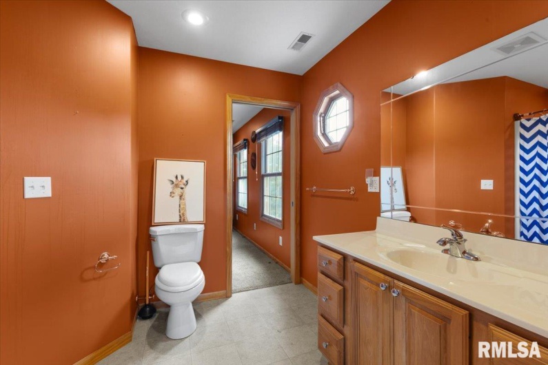 1615 POSEY Street, Marion, Illinois 62959, 3 Bedrooms Bedrooms, 0 ,2 BathroomsBathrooms,Residential,For Sale,POSEY,0,RMAEB458477