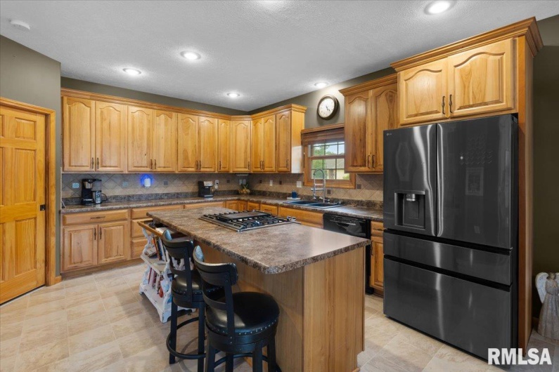 1615 POSEY Street, Marion, Illinois 62959, 3 Bedrooms Bedrooms, 0 ,2 BathroomsBathrooms,Residential,For Sale,POSEY,0,RMAEB458477