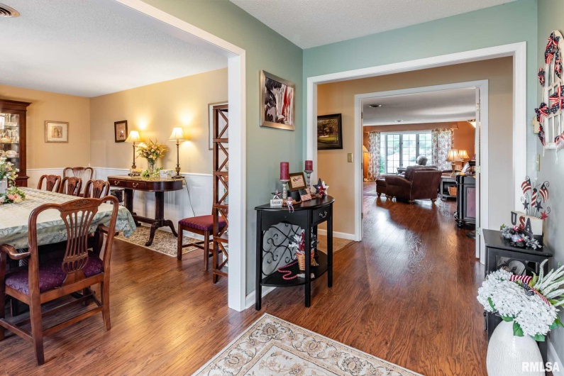 1814 Testa Drive, Marion, Illinois 62959, 4 Bedrooms Bedrooms, 0 ,2 BathroomsBathrooms,Residential,For Sale,Testa,0,RMAQC4264597