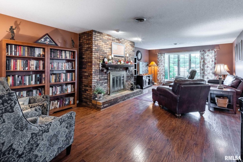 1814 Testa Drive, Marion, Illinois 62959, 4 Bedrooms Bedrooms, 0 ,2 BathroomsBathrooms,Residential,For Sale,Testa,0,RMAQC4264597