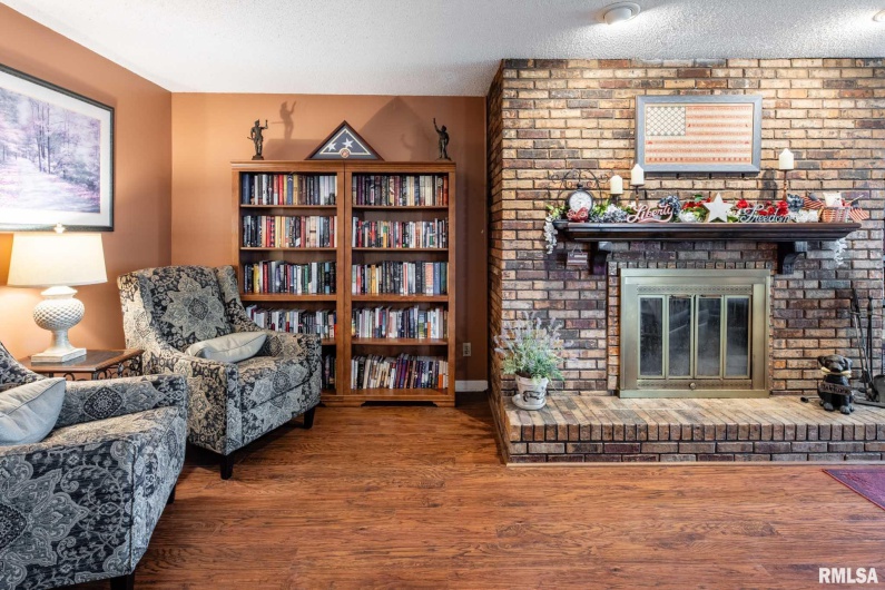 1814 Testa Drive, Marion, Illinois 62959, 4 Bedrooms Bedrooms, 0 ,2 BathroomsBathrooms,Residential,For Sale,Testa,0,RMAQC4264597